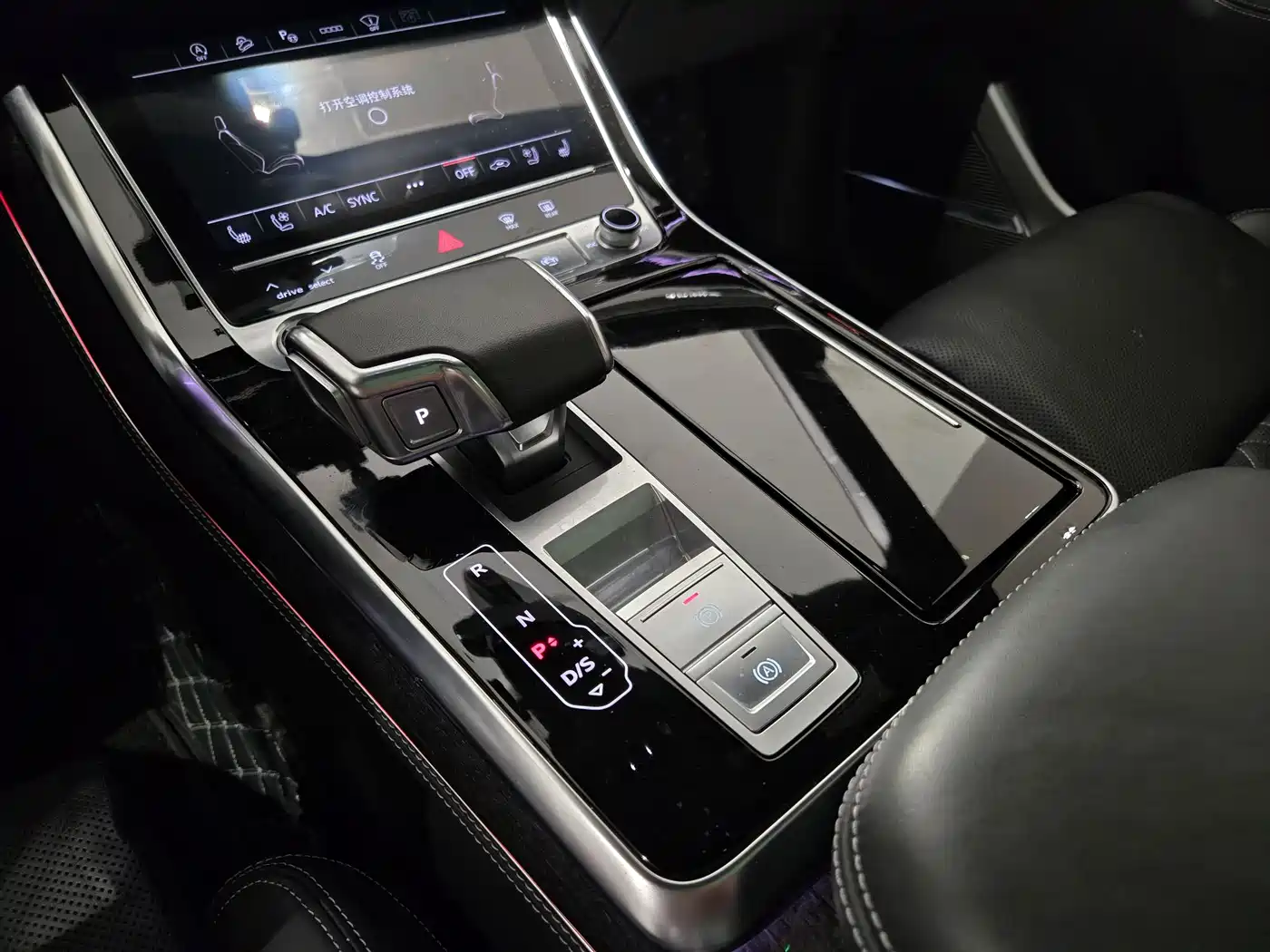 Audi Q8 2023 55 TFSI Exclusive Sport фото 13
