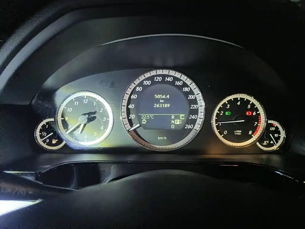 Фото 4 - Mercedes-Benz E-Class (Import)
