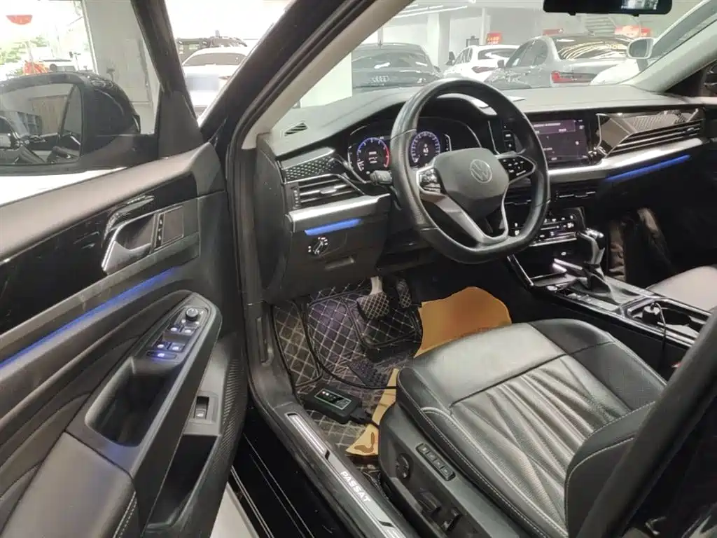 Volkswagen Passat 2022 330TSI Luxury Edition фото 16