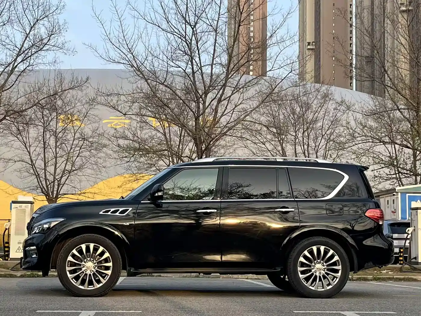 Infiniti QX80 2018 2016 5.6L 4WD