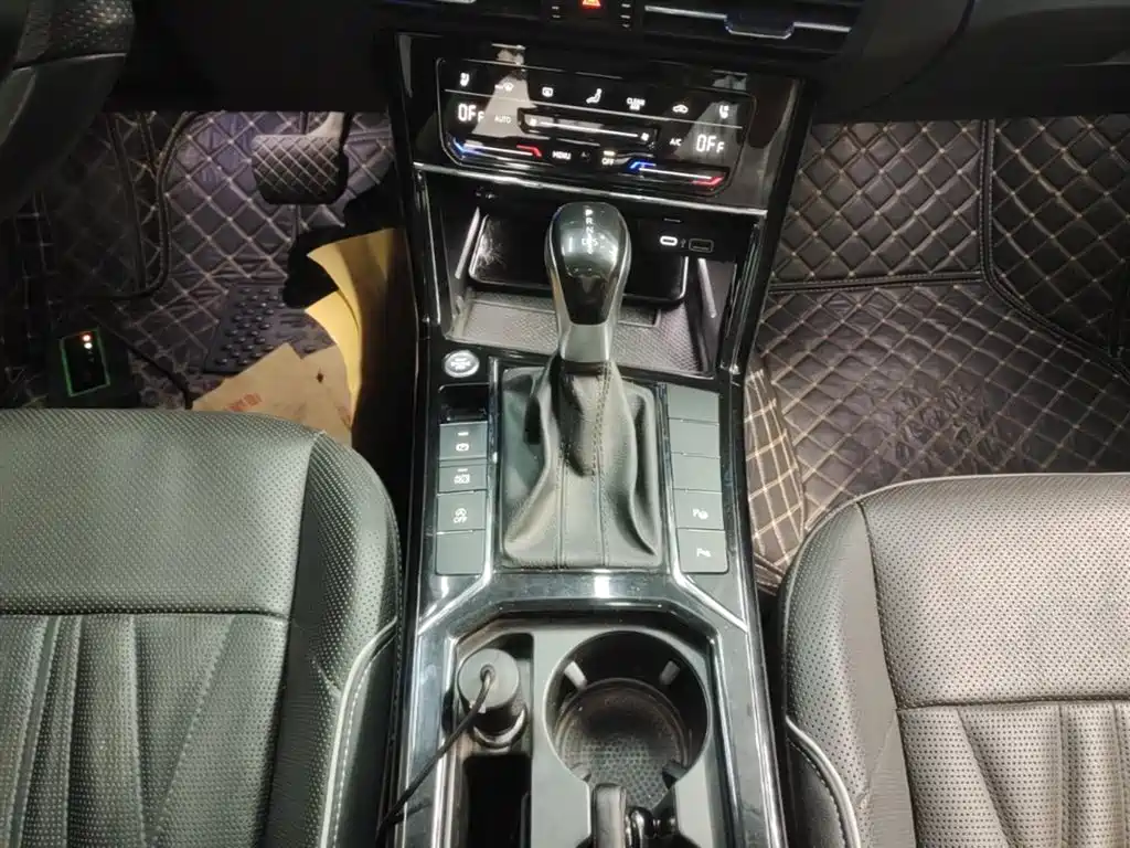 Volkswagen Passat 2022 330TSI Luxury Edition фото 14