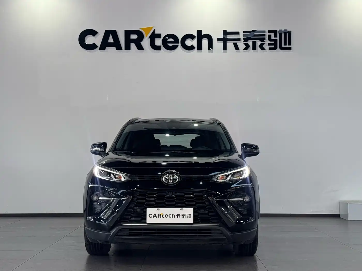 Toyota Wildlander 2022 2.0L CVT FWD Luxury PLUS Edition фото 2