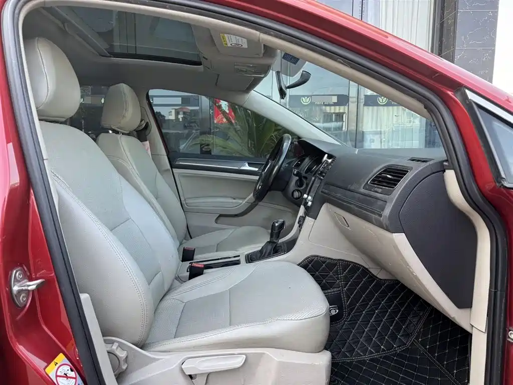 Volkswagen Golf 2015 1.6L Automatic Comfort фото 8