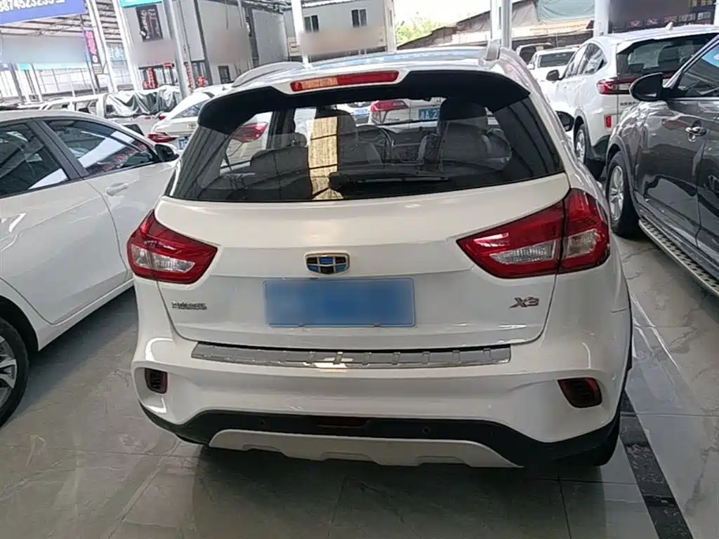 Фото 6 - Geely Vision X3