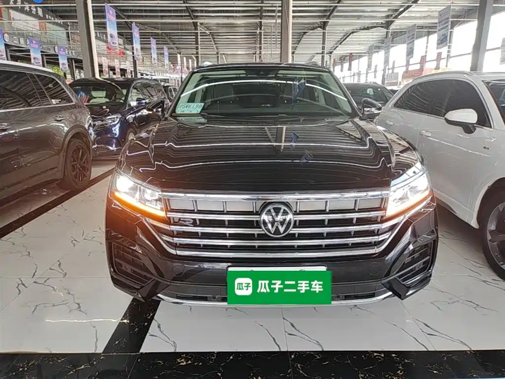 VOLKSWAGEN TOUAREG