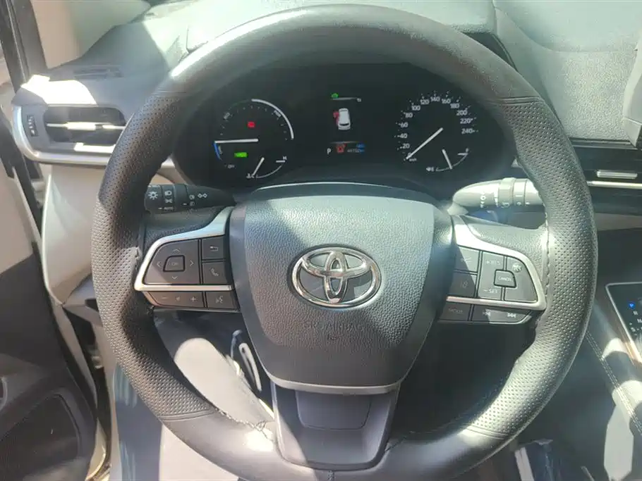Toyota Sienna 2023 2.5L Hybrid Comfort Edition фото 15
