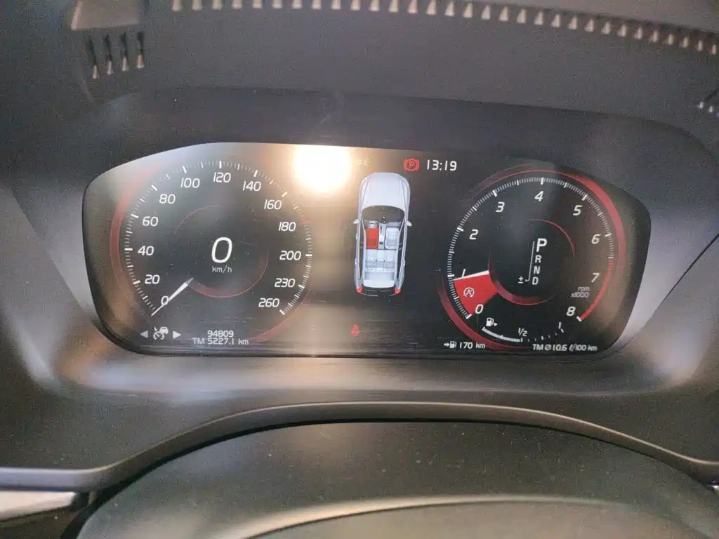 Фото 8 - Volvo XC60