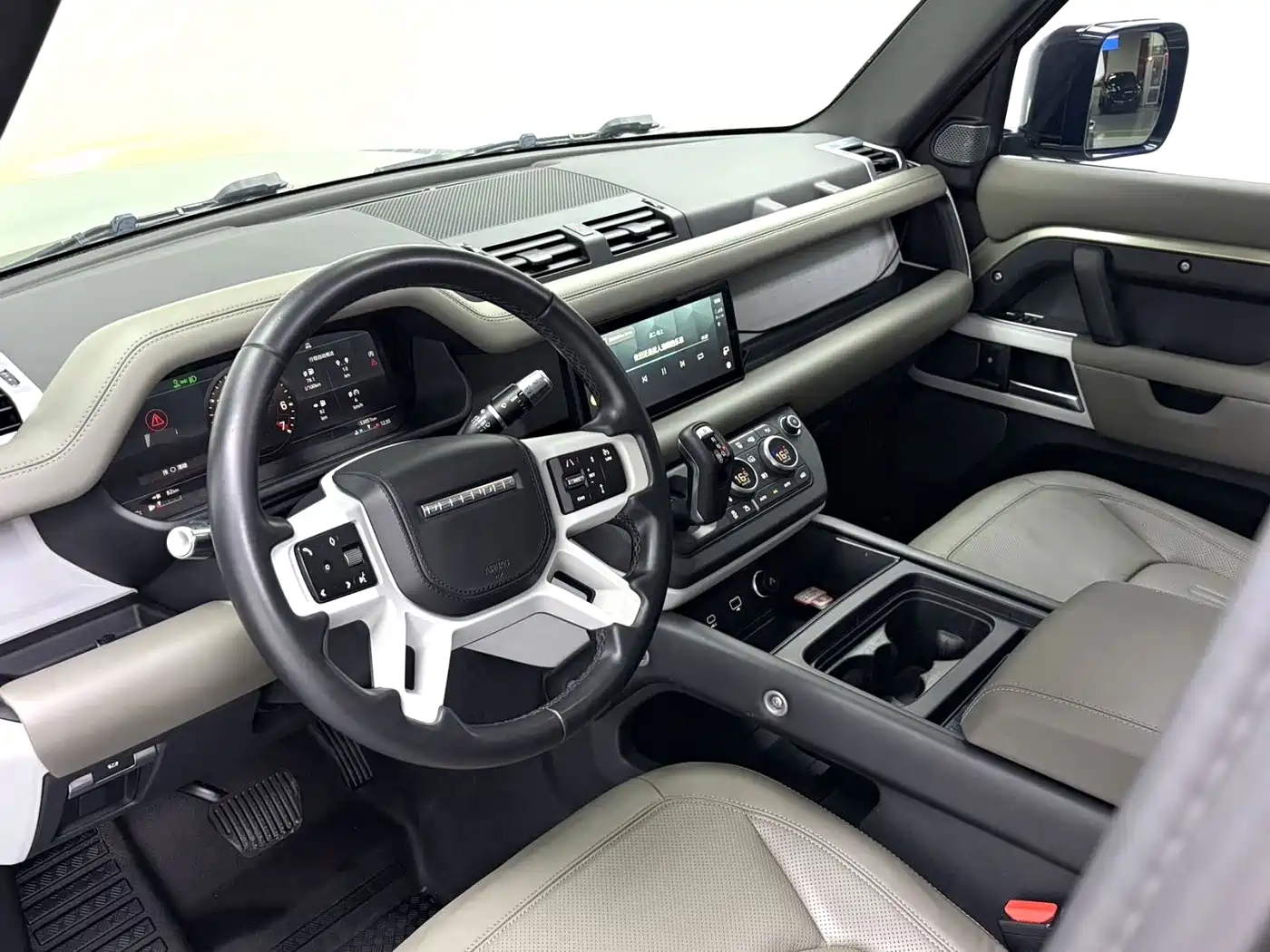 Land Rover Defender 2021 110 P400 SE фото 5