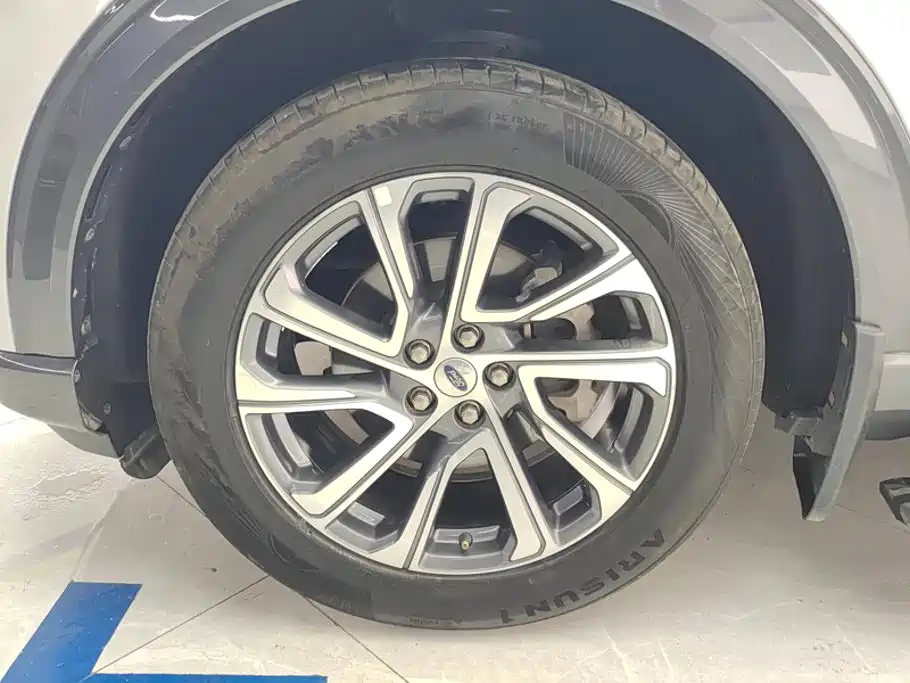 Фото 6 - Ford Explorer