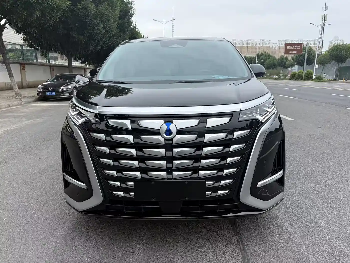 Denza D9 2022 DM-i 970 All-Wheel Drive Honor Edition фото 2