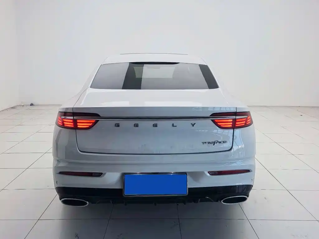 Фото 8 - Geely Preface