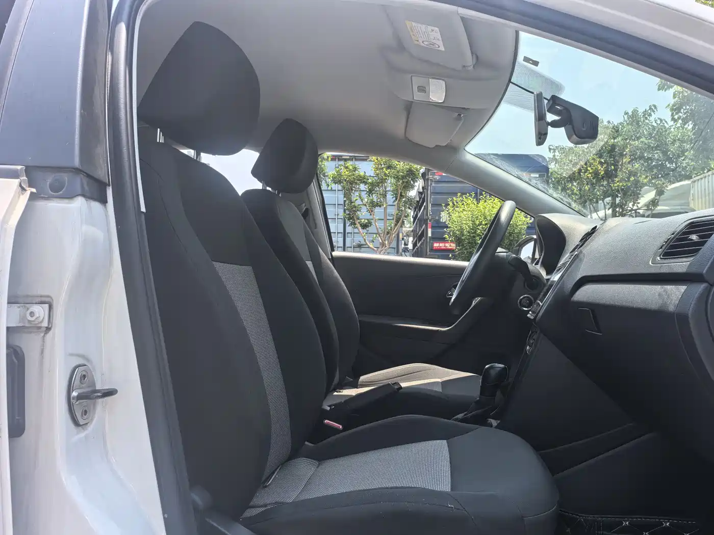 Volkswagen Polo 2018 1.5L Auto Safe Drive фото 9
