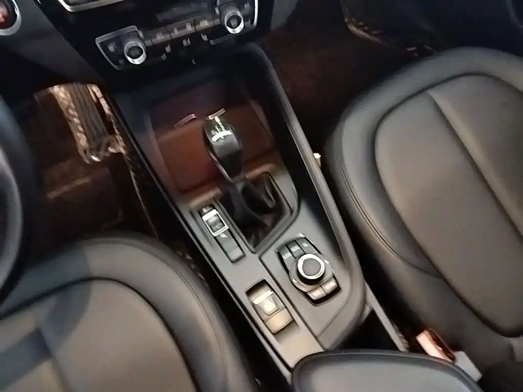 BMW X1 2016 sDrive18Li Premium Model фото 14