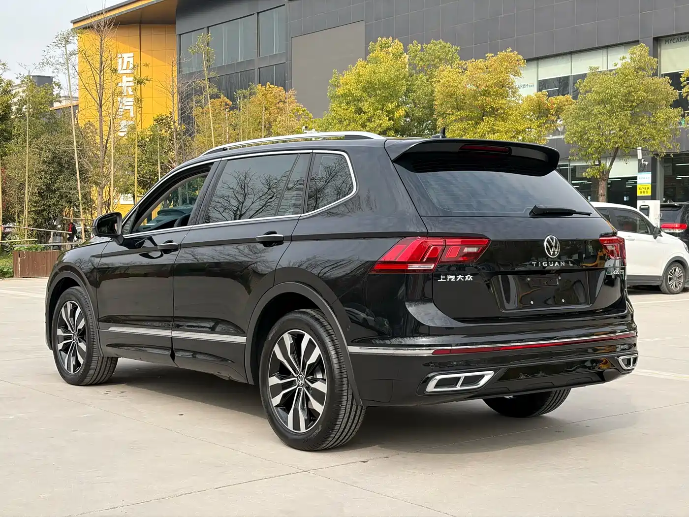 Volkswagen Tiguan L 2024 Outstanding 330TSI Auto 2WD R-Line Dragon Glory Edition фото 4