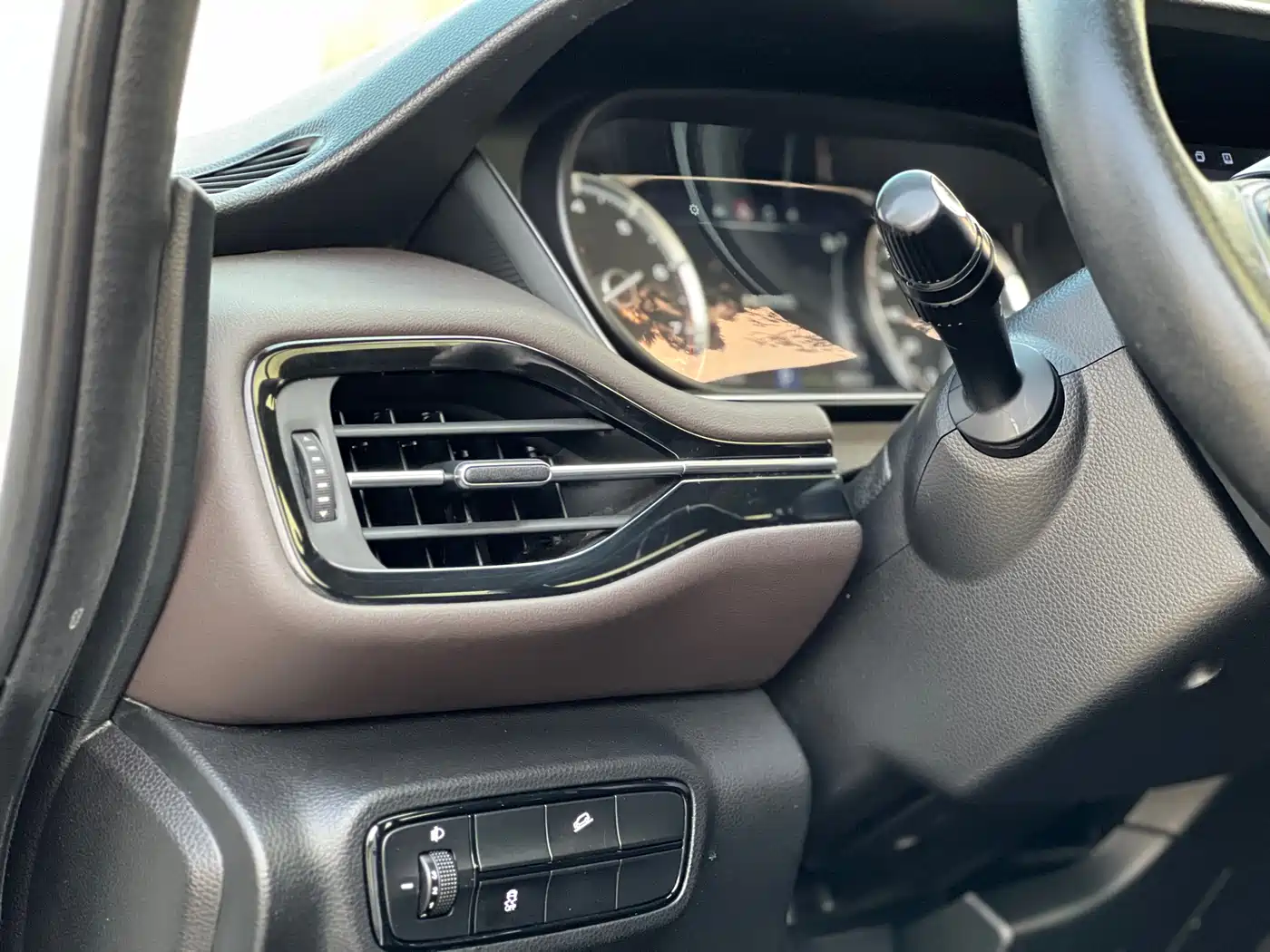 GAC Trumpchi Trumpchi M6 2019 270T Automatic Honor (7-seater) China V фото 26