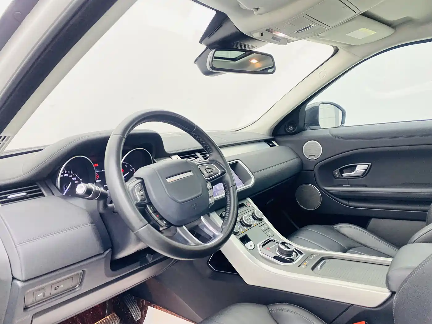 Land Rover Range Rover Evoque 2018 240PS SE Smart Edition фото 12