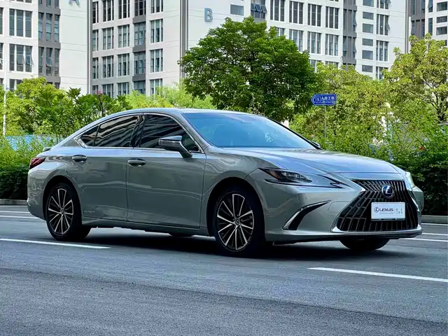 Lexus ES 2021 300h Luxury Edition — фото 5
