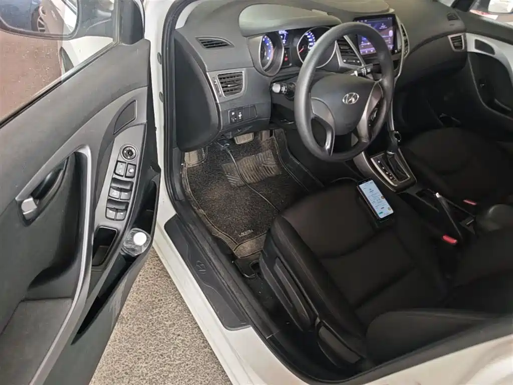 Hyundai Langdong 2012 1.6L Automatic Fashion фото 16
