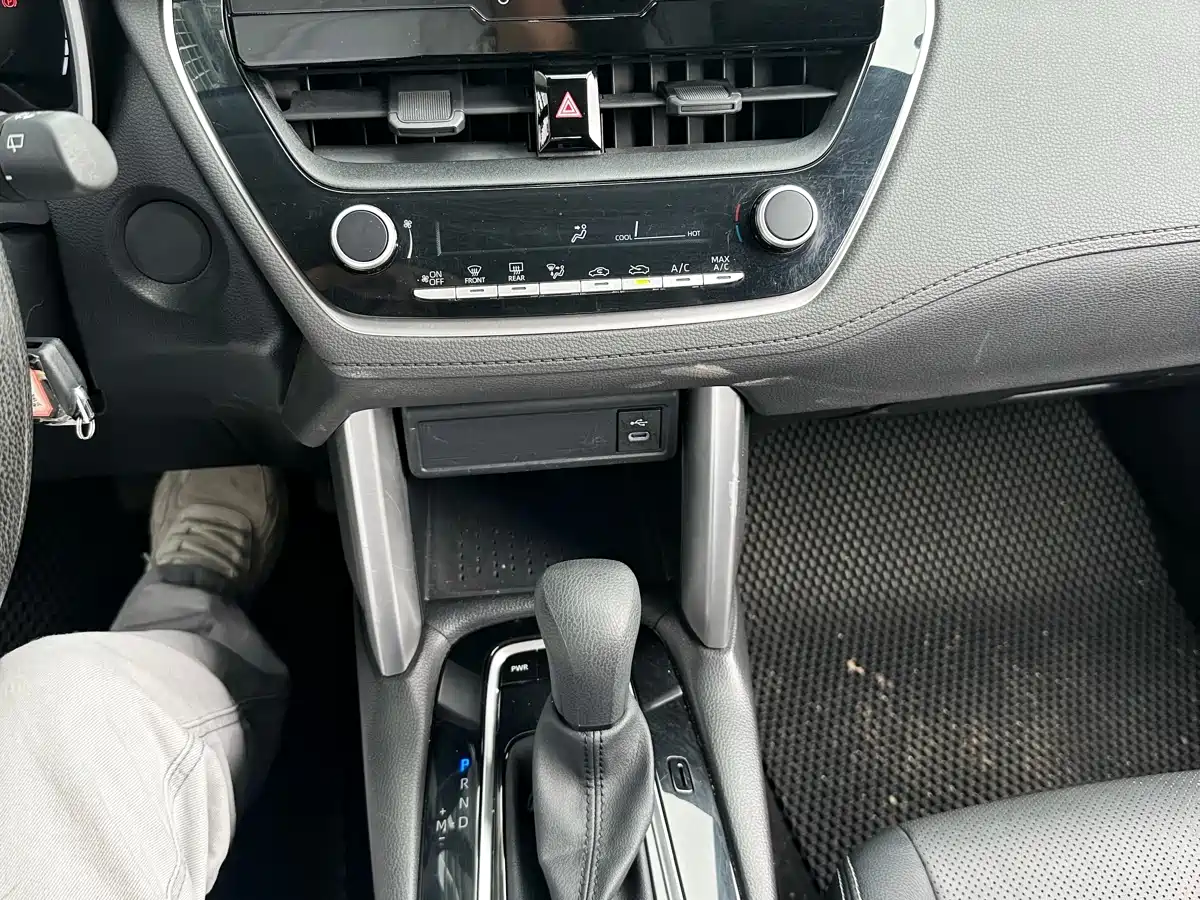 Toyota Frontlander 2024 2.0L CVT Elite Edition фото 13