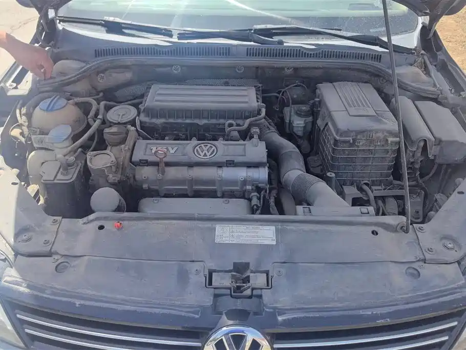 Volkswagen Sagitar 2012 1.6L Automatic Comfort Type фото 10