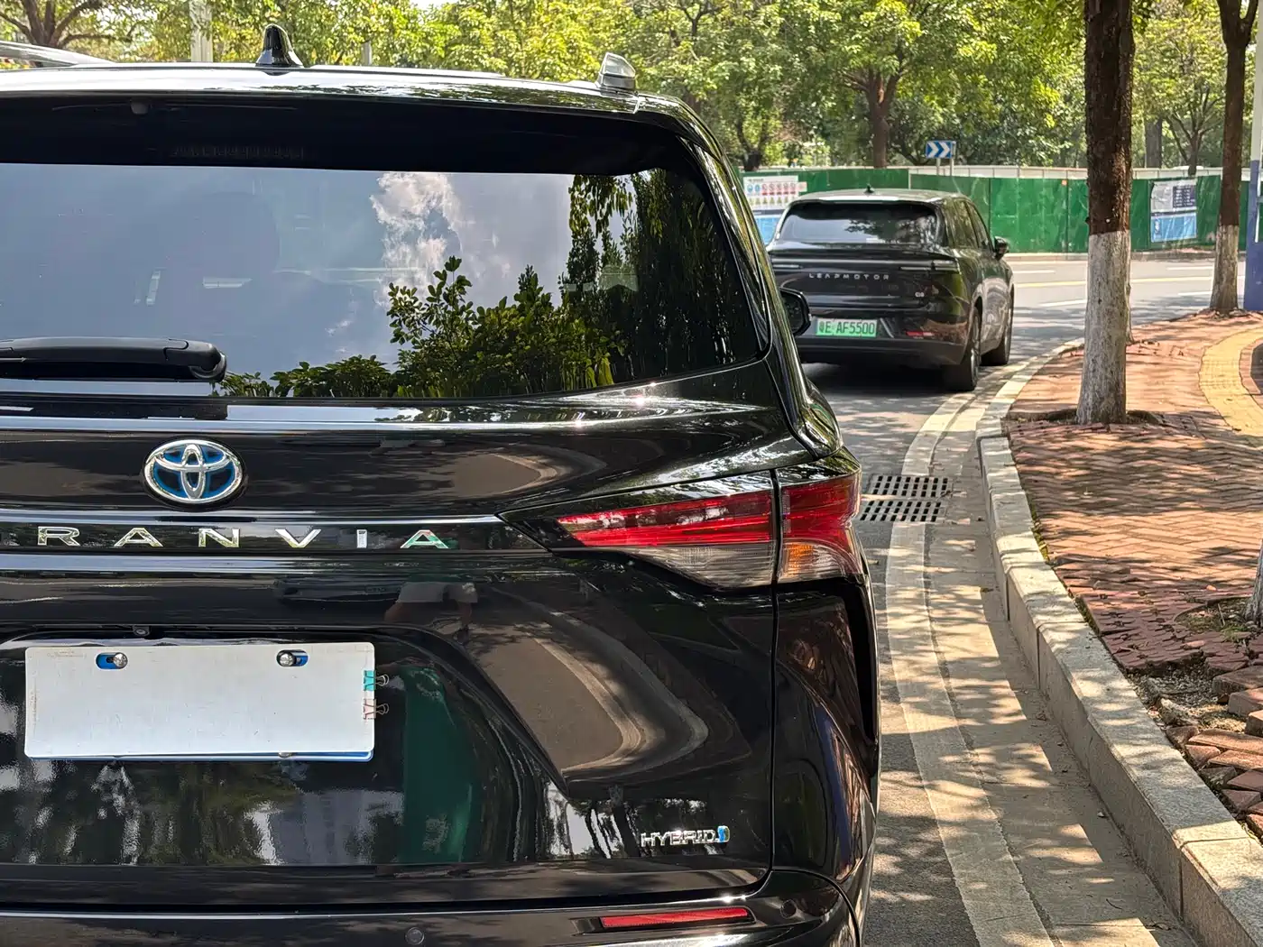 Toyota Granvia 2023 2.5L Hybrid Prestige PLUS Edition фото 30