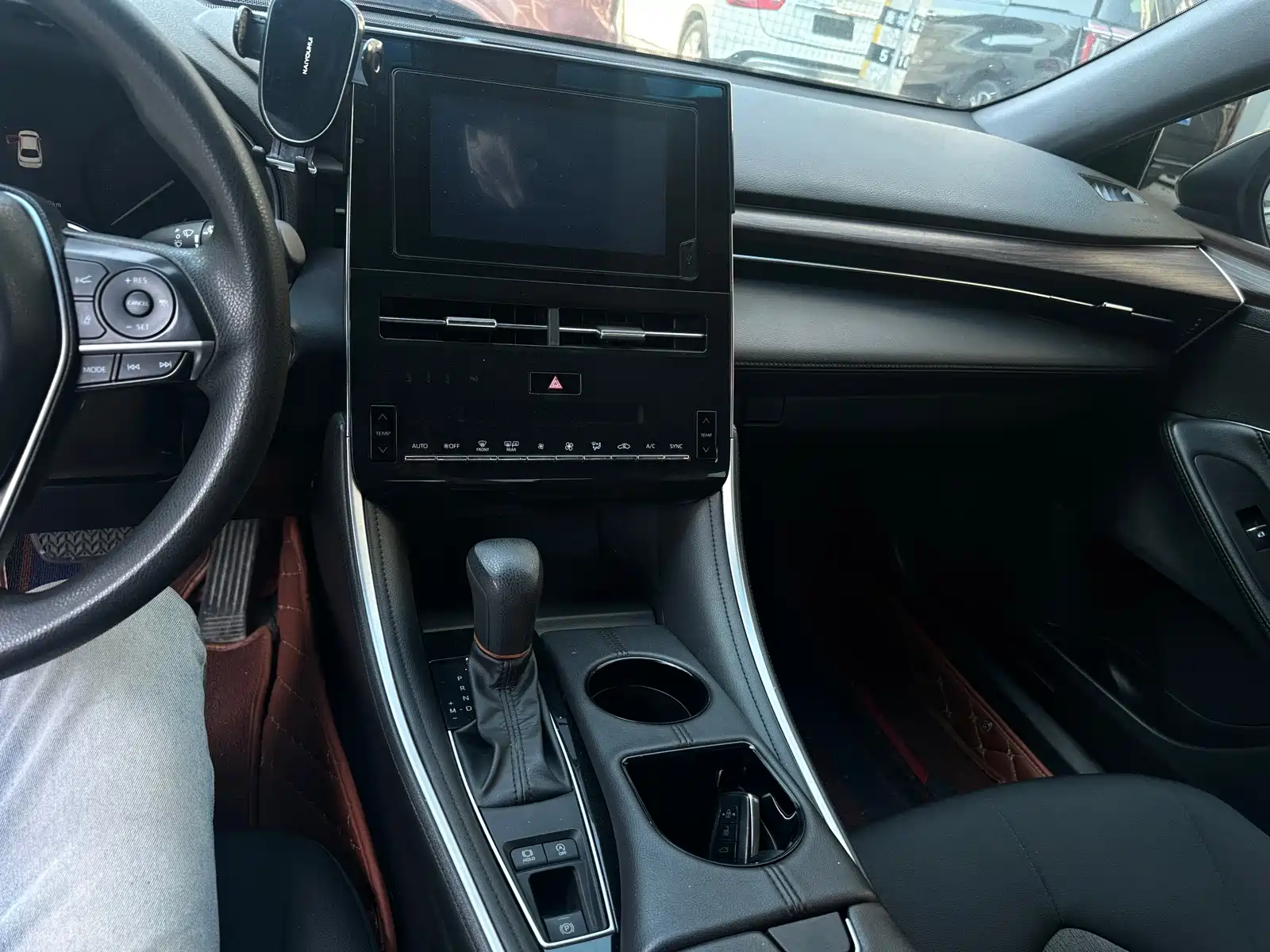 Photo 21 - Toyota Avalon