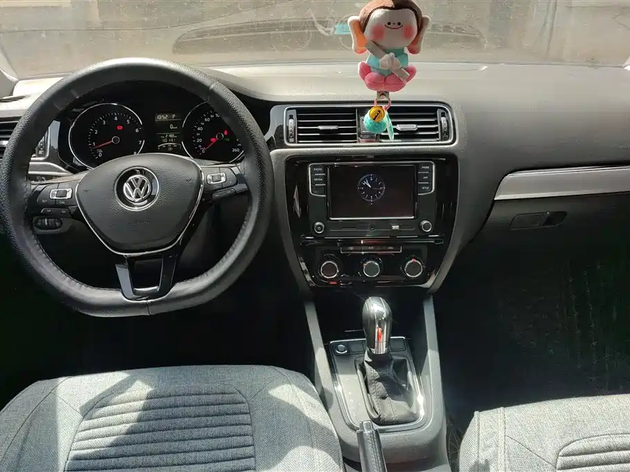 Volkswagen Sagitar 2018 1.6L Automatic Comfort фото 12