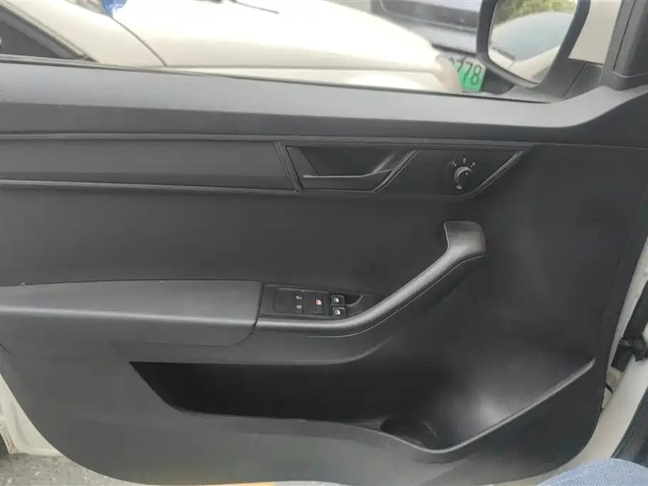 Škoda Fabia 2015 1.4L Automatic Advance Edition фото 7