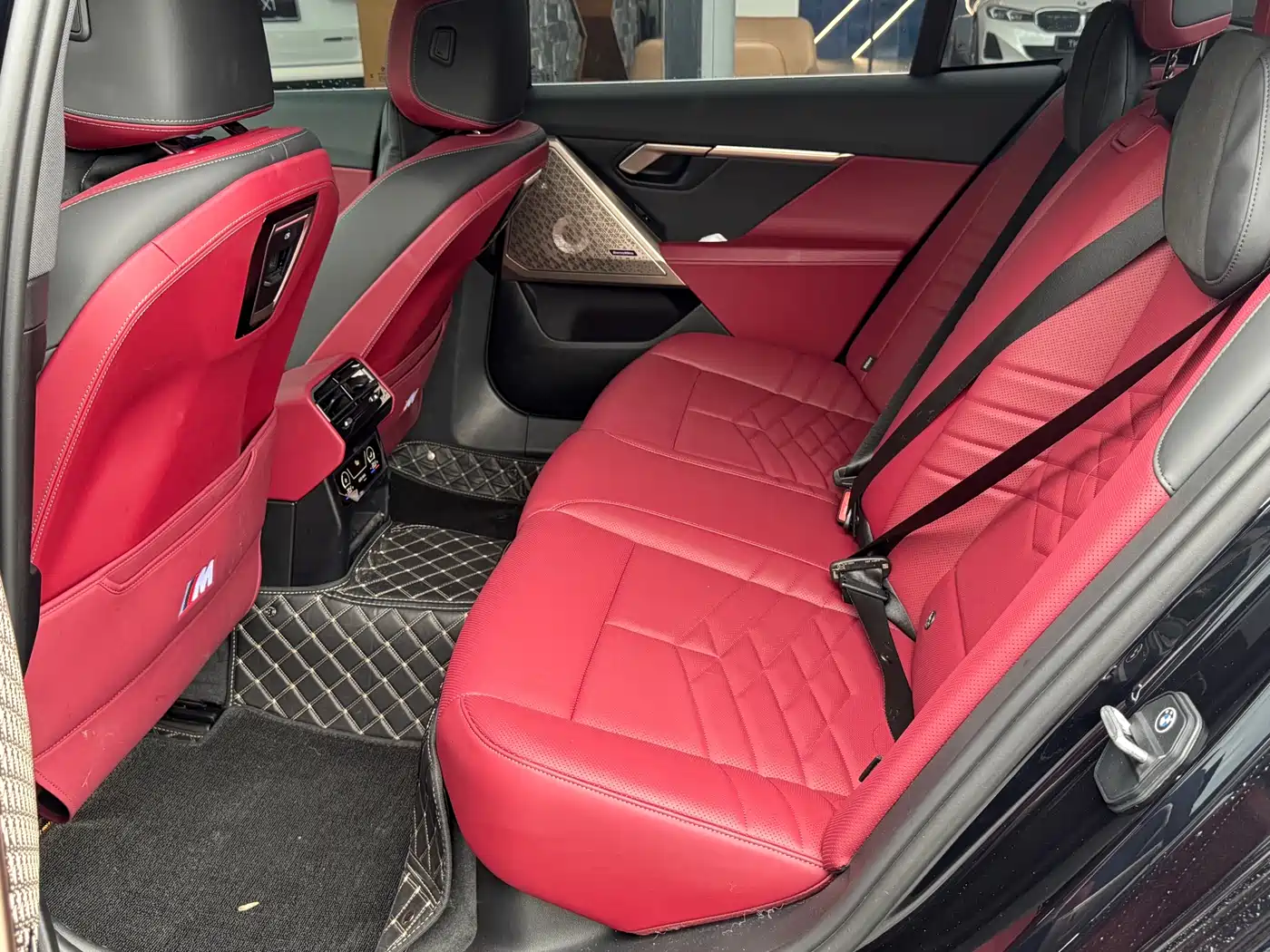BMW 5 Series 2025 530Li Premium M Sport Package фото 8