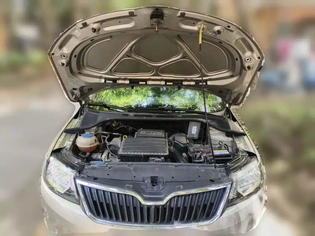 Photo 3 - Škoda Rapid