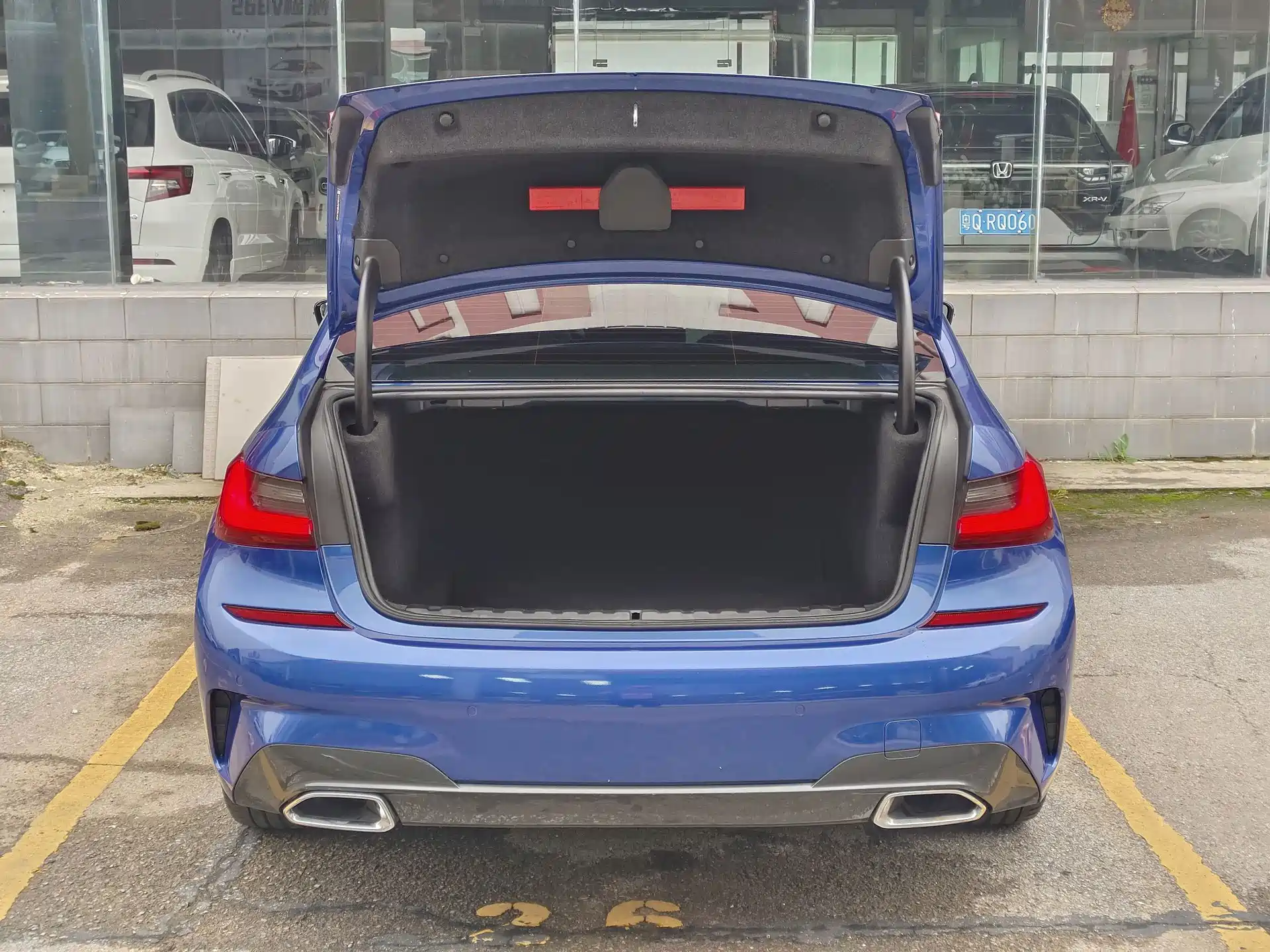 Photo 8 - BMW 3 Series
