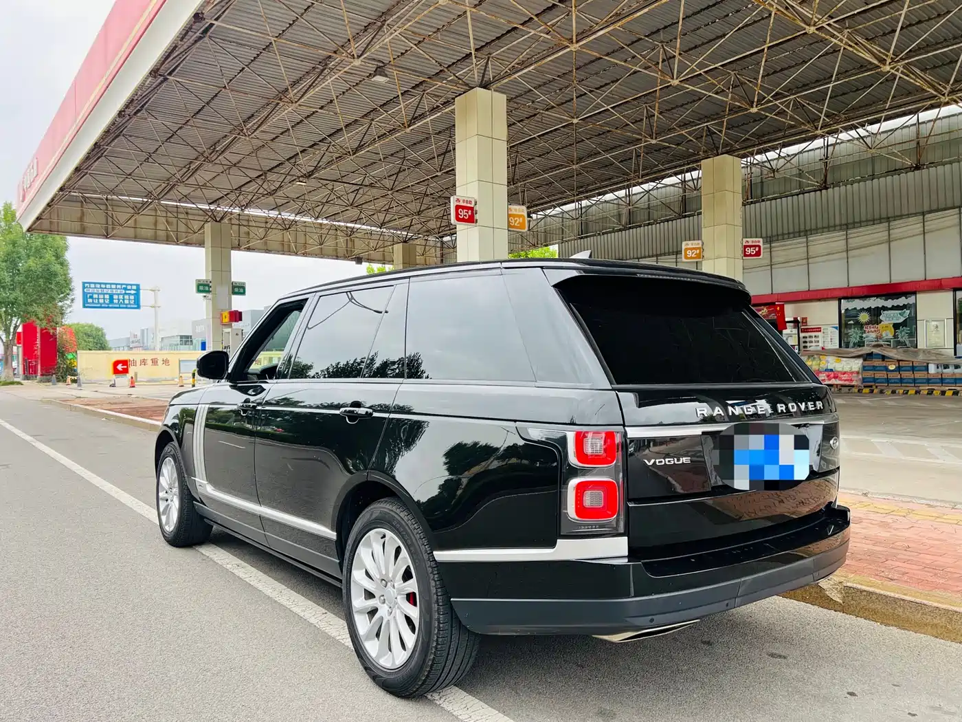 Land Rover Range Rover 2018 3.0 SC V6 Vogue Heritage Extended Edition фото 3