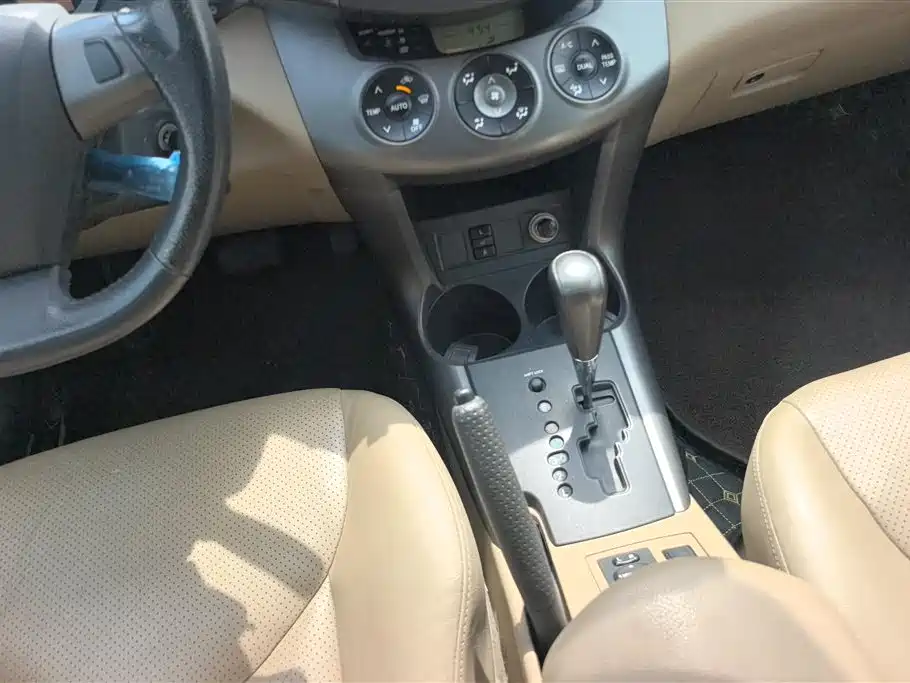 Toyota RAV4 Rongfang 2011 2.4L Automatic 4WD Luxury Edition фото 16