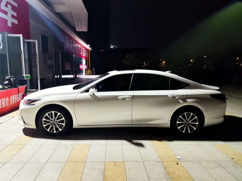 Lexus ES 2022 200 Excellence Edition фото 3