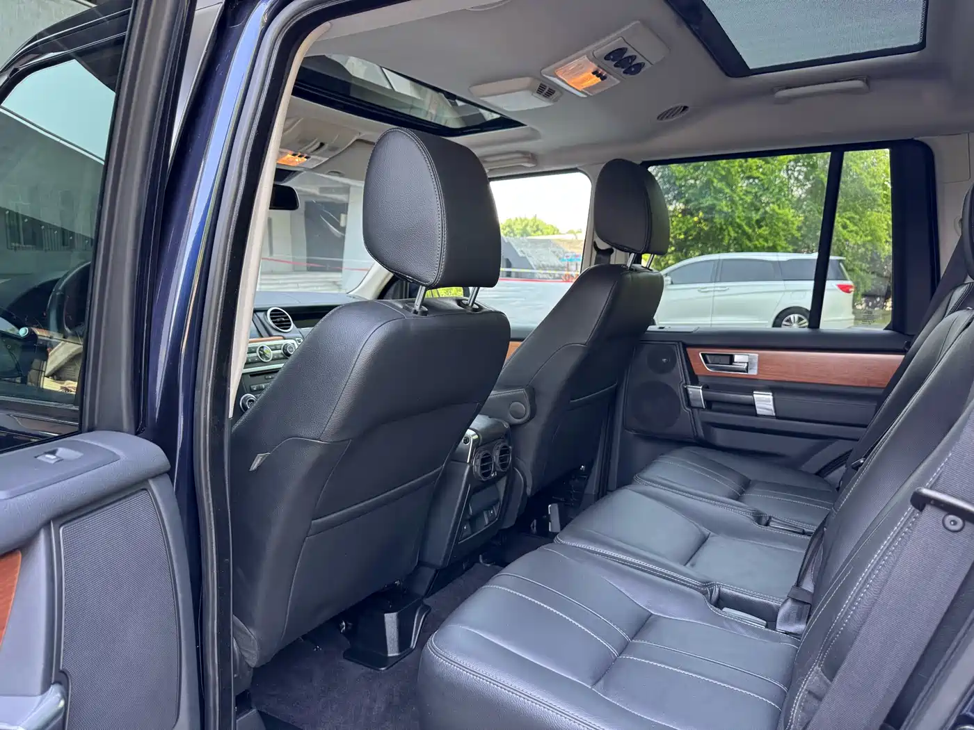 Land Rover Discovery 2015 3.0 SC V6 SE фото 7