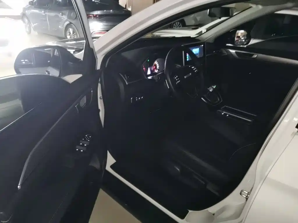 Haval M6 2024 2023 PLUS 1.5T DCT Luxury Smart Connect