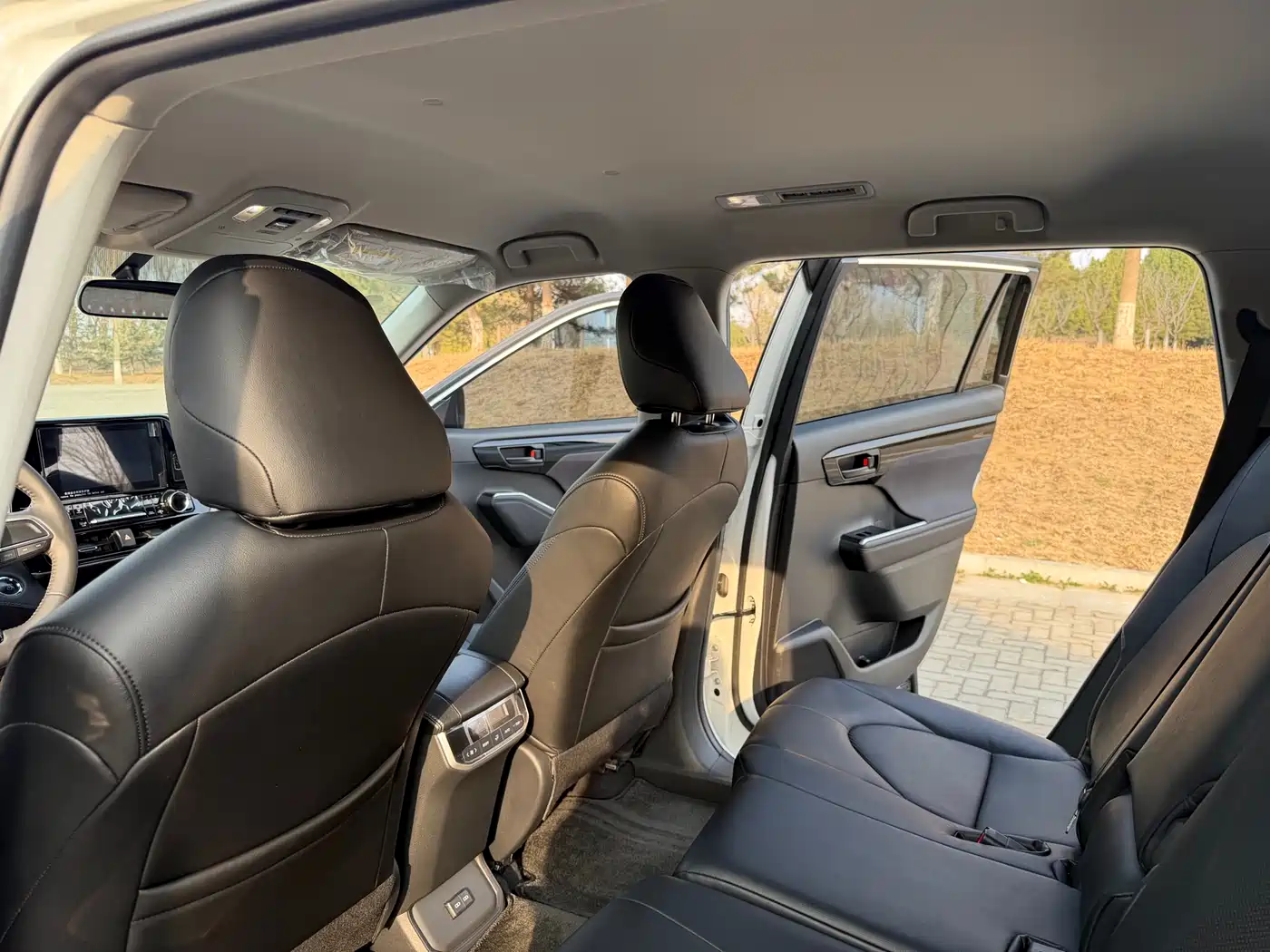 Toyota Highlander 2024 2.5L Smart Hybrid 2WD Elite 5-seater фото 16