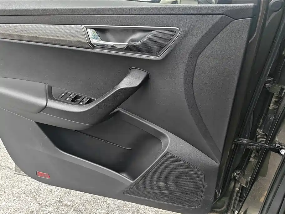 Škoda Karoq 2019 TSI280 Smart Drive Luxury Edition China V фото 7