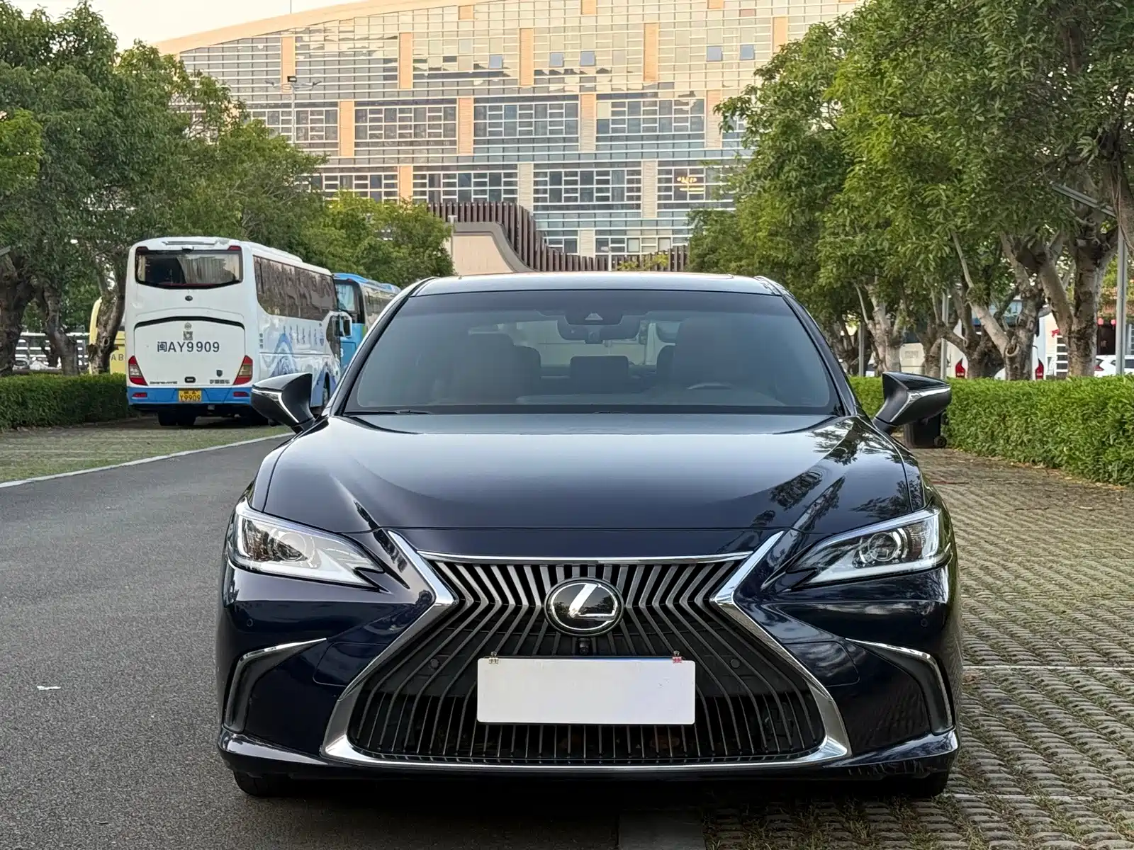 Фото 2 - Lexus ES