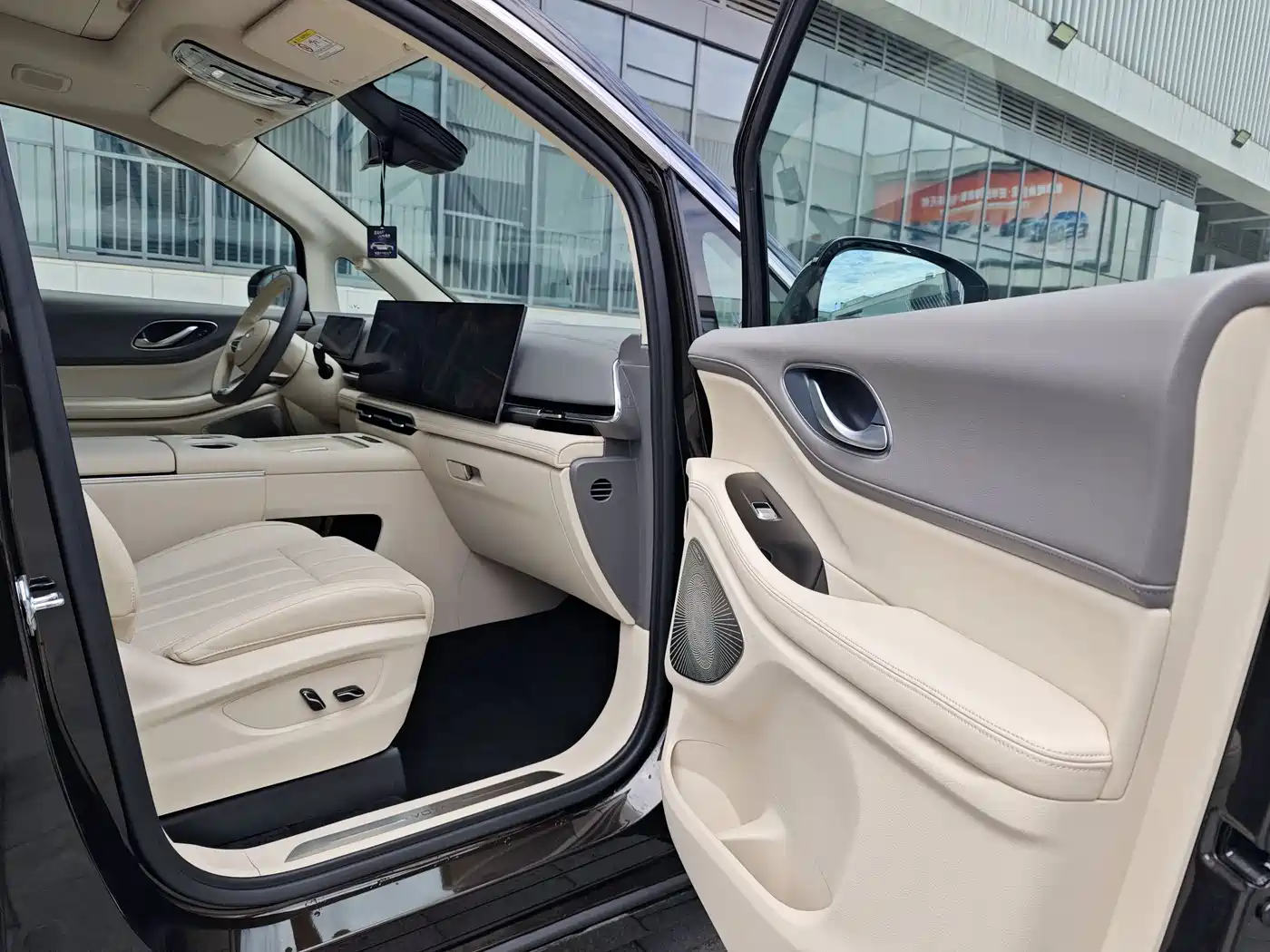 Voyah Auto Voyah Dreamer 2025 PHEV 4WD Kunpeng Premium Edition фото 23