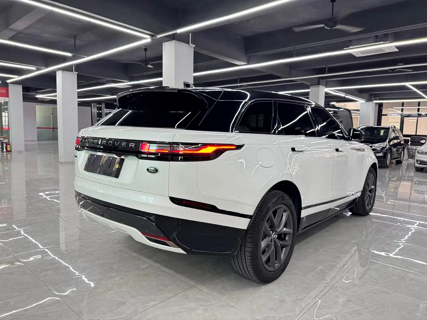Land Rover Range Rover Velar 2025 Dynamic SE фото 3