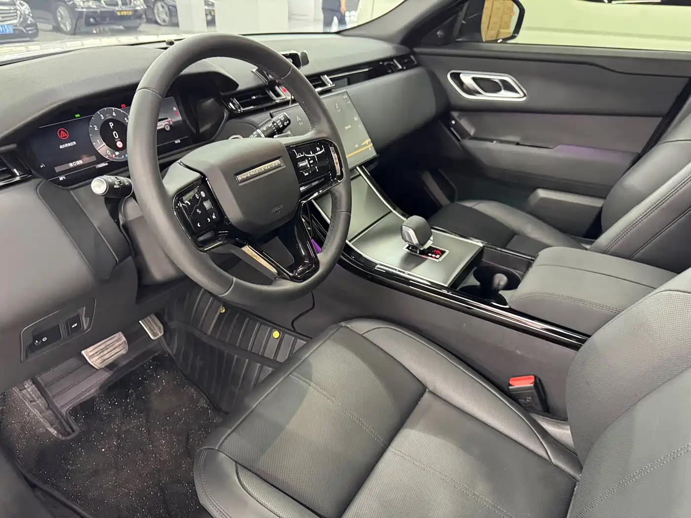 Land Rover Range Rover Velar 2025 Dynamic SE фото 8