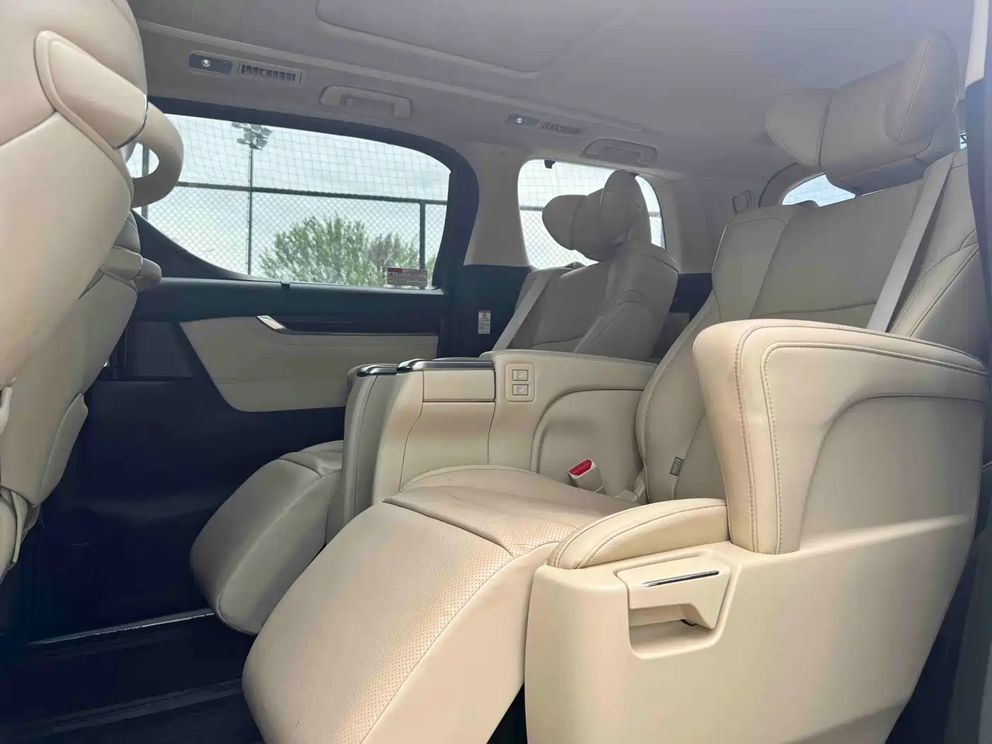Toyota Alphard 2015 3.5L Luxury Edition фото 19