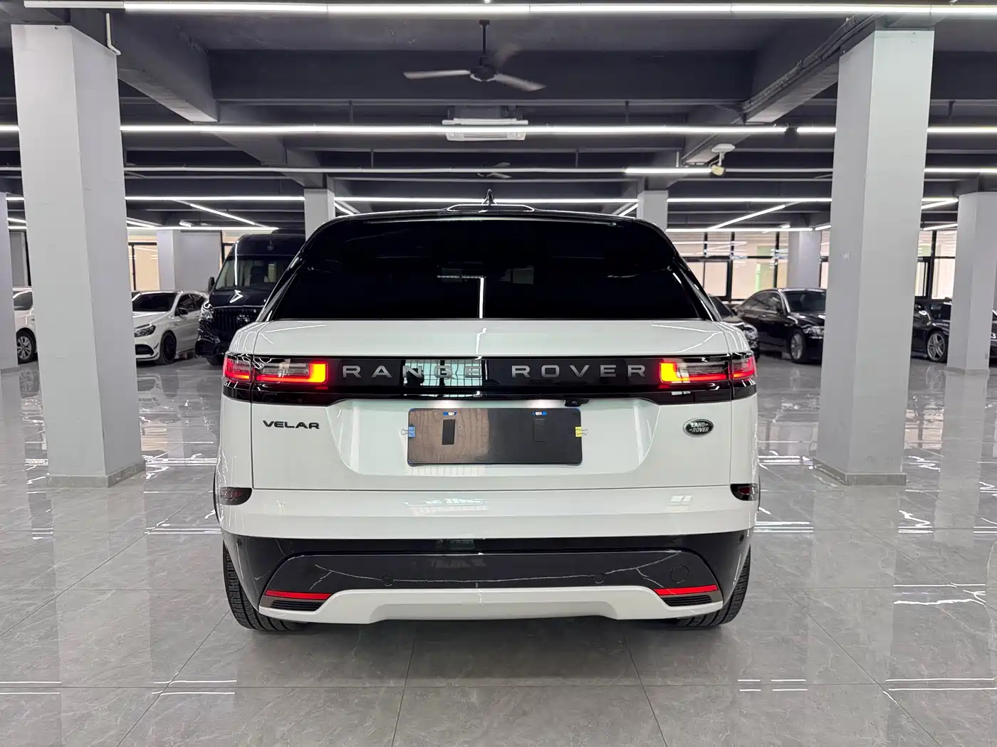 Land Rover Range Rover Velar 2025 Dynamic SE фото 4