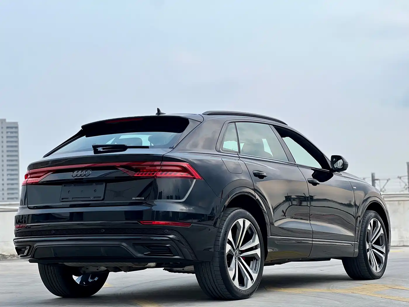 AUDI Q8