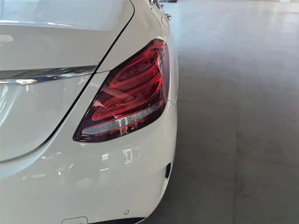 Mercedes-Benz C-Class 2015 Facelift C 200 L Sport фото 8