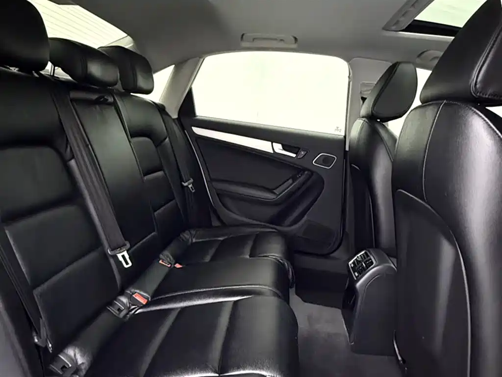 Audi A4L 2015 45 TFSI quattro Individual Sport фото 2