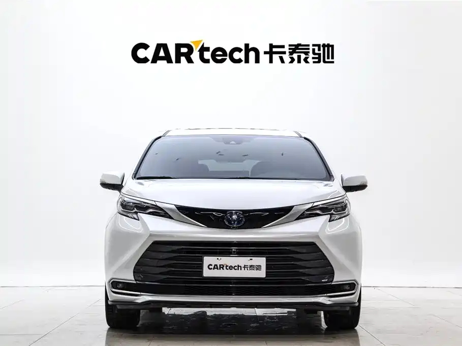 Toyota Sienna 2023 2.5L Hybrid Premium Edition фото 3