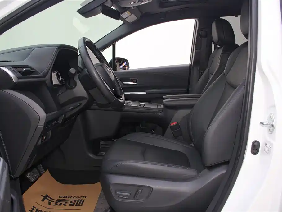 Toyota Sienna 2023 2.5L Hybrid Premium Edition фото 18