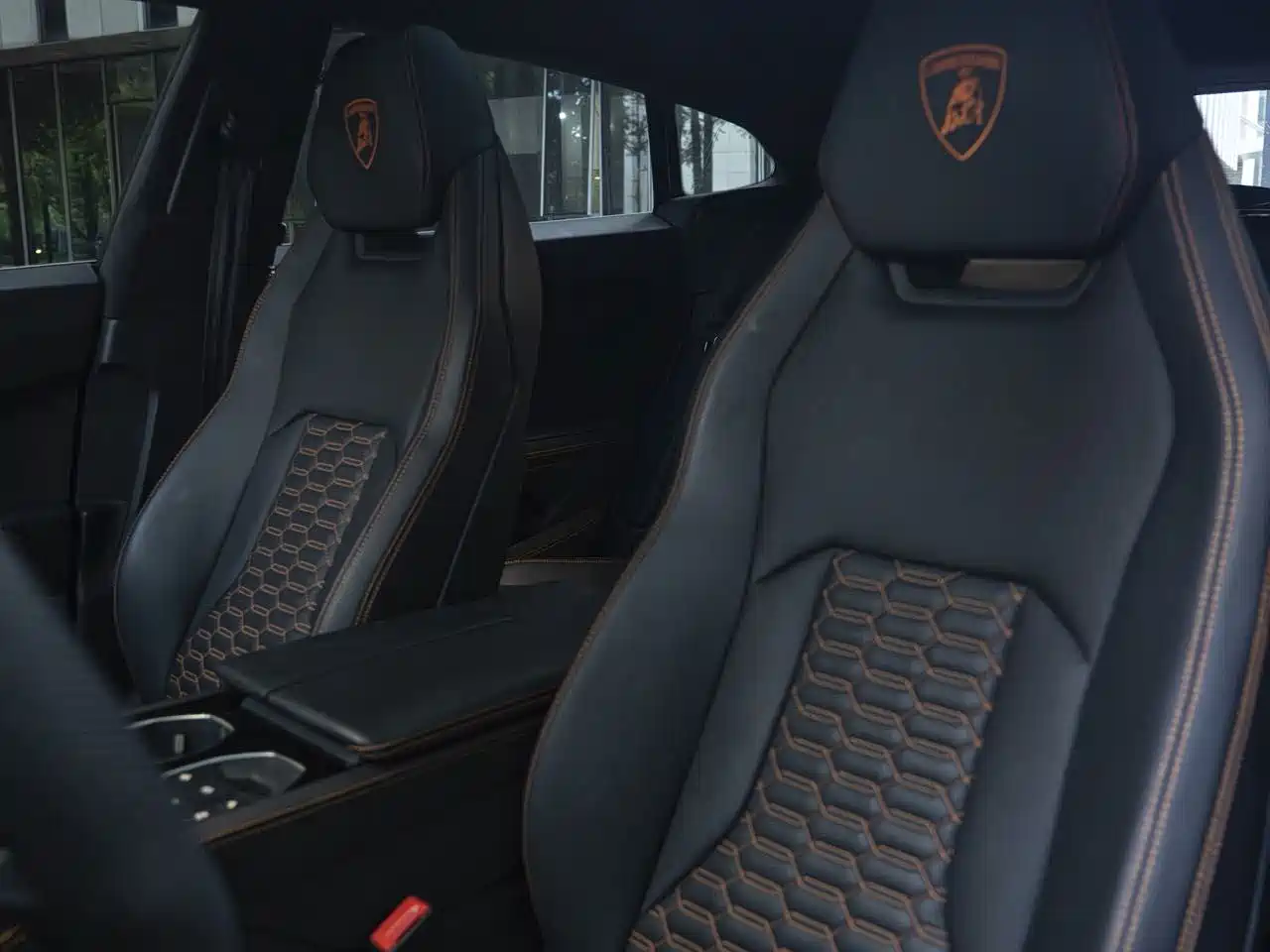 Фото 6 - Lamborghini Urus
